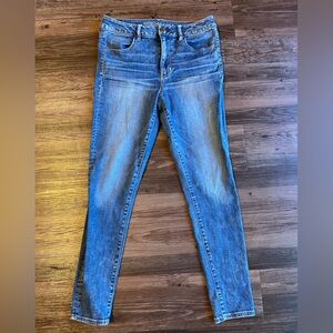 American Eagle High-Rise Jegging - Medium Wash Size 12